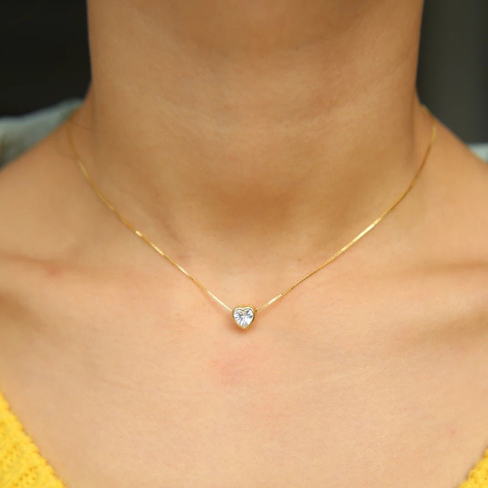 Colar Gargantilha Coração Ponto de Luz Folheado a Ouro 18k