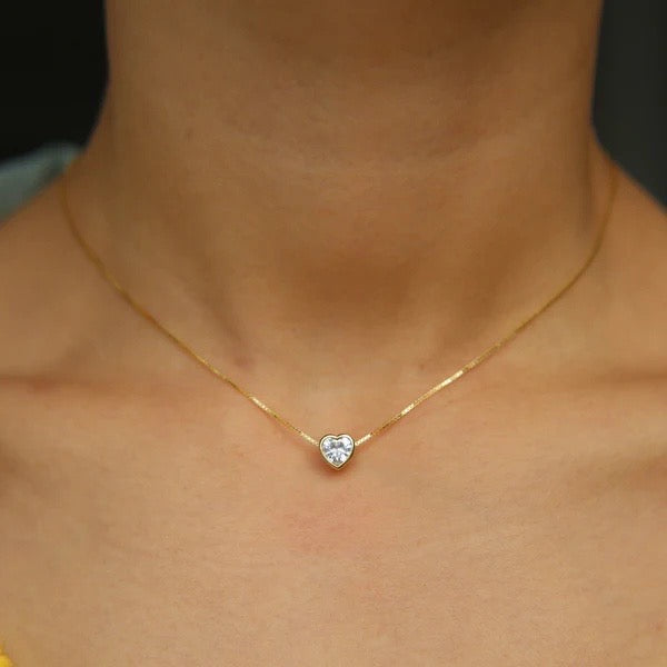 Colar Gargantilha Coração Ponto de Luz Folheado a Ouro 18k